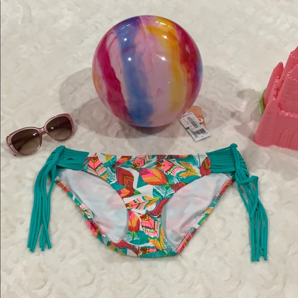 Gianni Bini swim bottoms with fringe Size L NWT